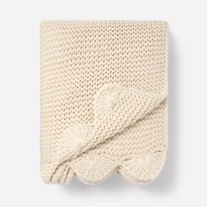 STUDIO MCGEE NEW knit scalloped edge throw blanket -cream